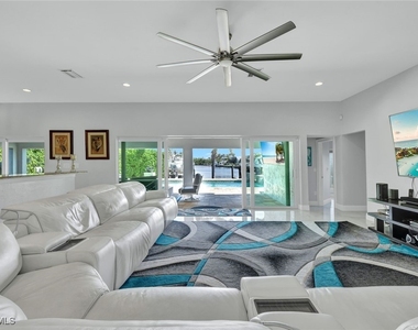 6448 Griffin Boulevard - Photo Thumbnail 8