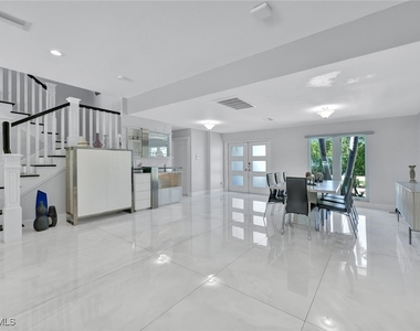 6448 Griffin Boulevard - Photo Thumbnail 10
