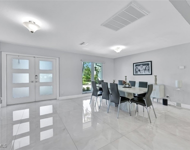 6448 Griffin Boulevard - Photo Thumbnail 5
