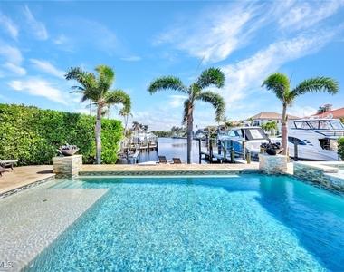 6448 Griffin Boulevard - Photo Thumbnail 3
