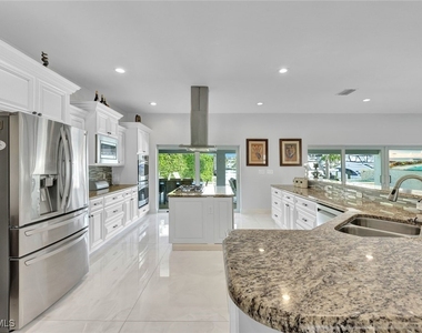 6448 Griffin Boulevard - Photo Thumbnail 15