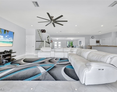 6448 Griffin Boulevard - Photo Thumbnail 7