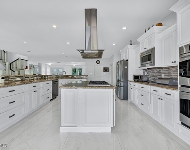 6448 Griffin Boulevard - Photo Thumbnail 12