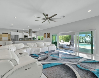 6448 Griffin Boulevard - Photo Thumbnail 9
