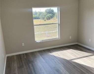 374 Compese Avenue S - Photo Thumbnail 5