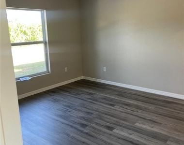 374 Compese Avenue S - Photo Thumbnail 4