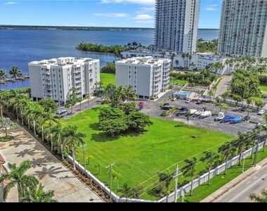 2875 Palm Beach Boulevard - Photo Thumbnail 19