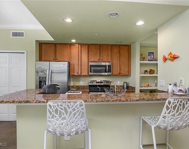 9832 Venezia Circle - Photo Thumbnail 16