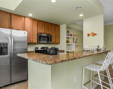 9832 Venezia Circle - Photo Thumbnail 14
