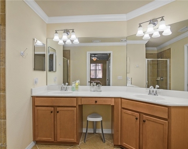 9832 Venezia Circle - Photo Thumbnail 23