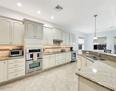 7655 Martino Circle - Photo Thumbnail 11