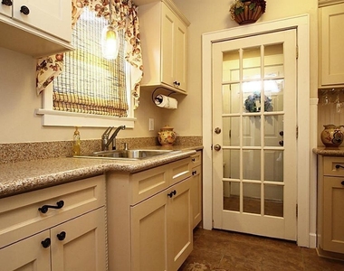 1915 Cleburne Street - Photo Thumbnail 4
