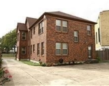 1915 Cleburne Street - Photo Thumbnail 7