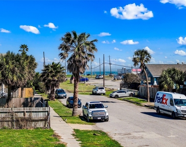 3624 S Avenue S 1/2 - Photo Thumbnail 2