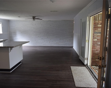 9902 Tolman Street - Photo Thumbnail 13