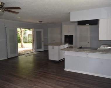 9902 Tolman Street - Photo Thumbnail 11