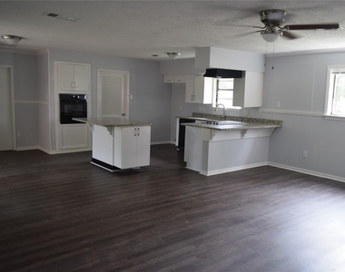 9902 Tolman Street - Photo Thumbnail 9