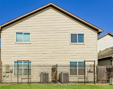 12128 Pia Drive - Photo Thumbnail 2