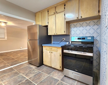 6306 Stillman Street - Photo Thumbnail 7