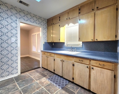 6306 Stillman Street - Photo Thumbnail 6