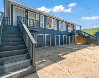 305 Roberts Street - Photo Thumbnail 5