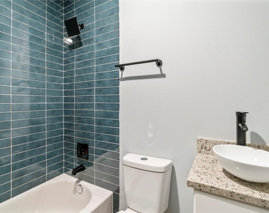 305 Roberts Street - Photo Thumbnail 2