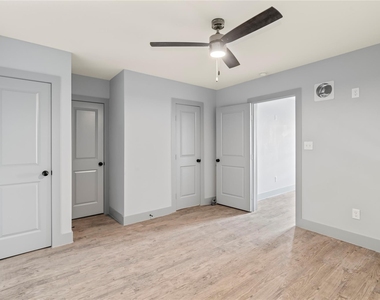 305 Roberts Street - Photo Thumbnail 1