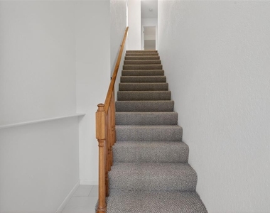 484 Santa Cruz Place Ne - Photo Thumbnail 2