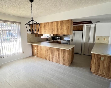 10548 86th Avenue N - Photo Thumbnail 6