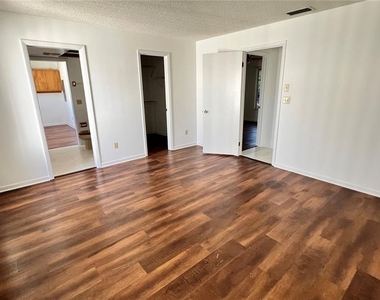 10548 86th Avenue N - Photo Thumbnail 11