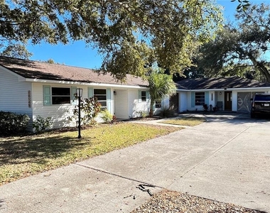 10548 86th Avenue N - Photo Thumbnail 3