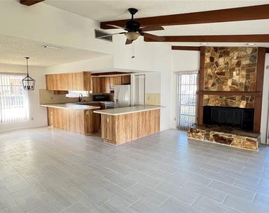 10548 86th Avenue N - Photo Thumbnail 4