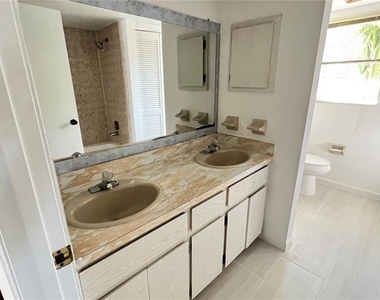 10548 86th Avenue N - Photo Thumbnail 10