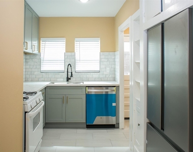 2301 Albans Road - Photo Thumbnail 11