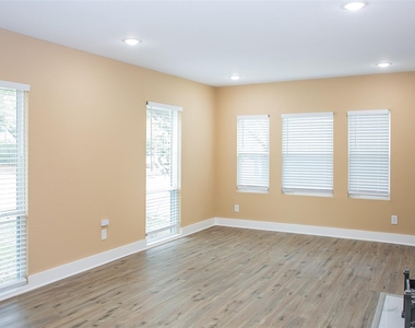 2301 Albans Road - Photo Thumbnail 5