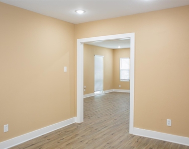 2301 Albans Road - Photo Thumbnail 8