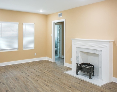 2301 Albans Road - Photo Thumbnail 4