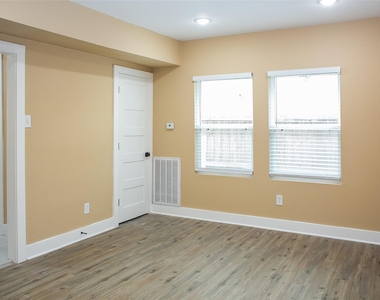 2301 Albans Road - Photo Thumbnail 7