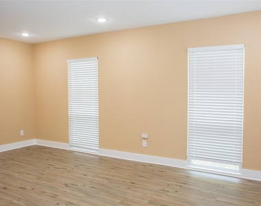 2301 Albans Road - Photo Thumbnail 6