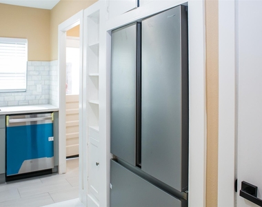 2301 Albans Road - Photo Thumbnail 12
