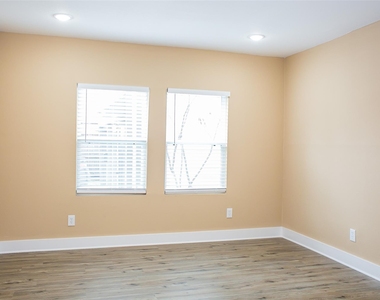 2301 Albans Road - Photo Thumbnail 10