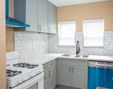 2301 Albans Road - Photo Thumbnail 13