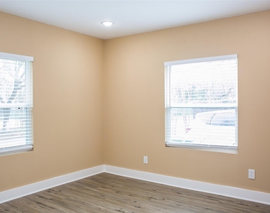 2301 Albans Road - Photo Thumbnail 9