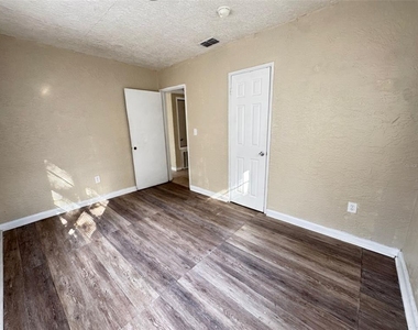 1209 Carlsbad Place - Photo Thumbnail 5