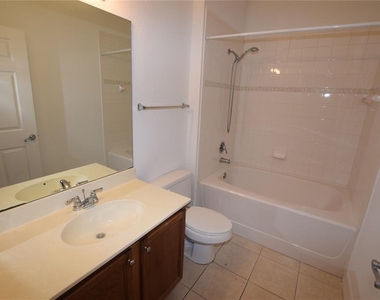 2604 Grand Central Parkway - Photo Thumbnail 7