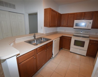2604 Grand Central Parkway - Photo Thumbnail 4