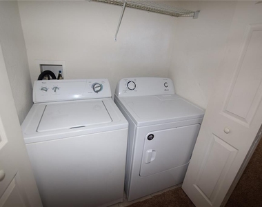 2604 Grand Central Parkway - Photo Thumbnail 11