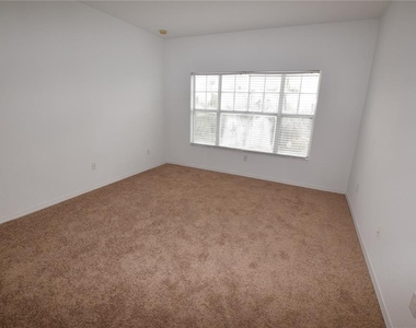 2604 Grand Central Parkway - Photo Thumbnail 10