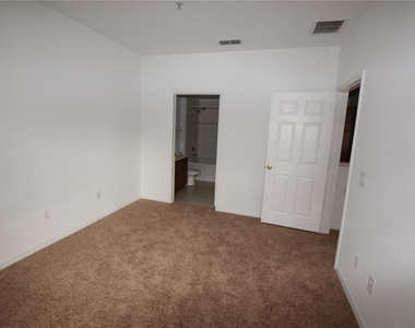 2604 Grand Central Parkway - Photo Thumbnail 6