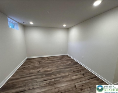 7634 Clayton Avenue - Photo Thumbnail 3